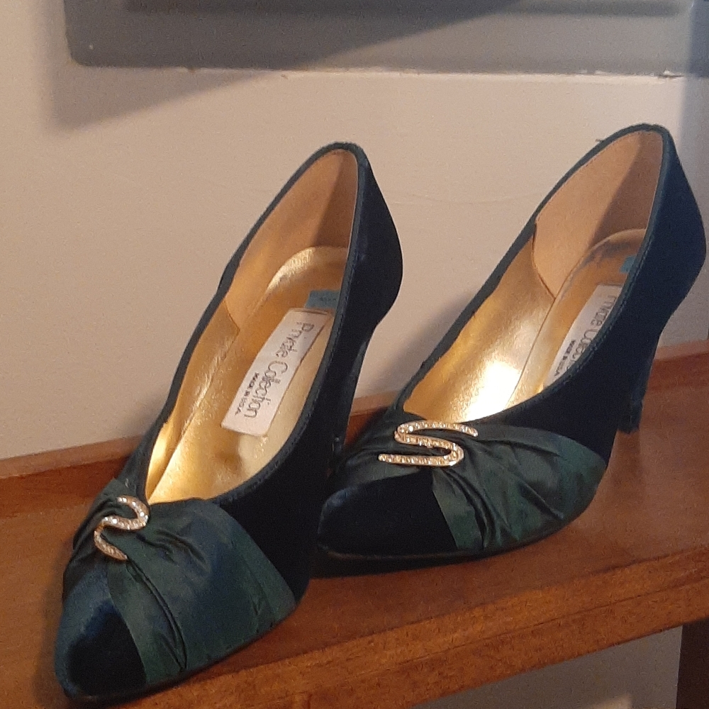 Vintage green velvet shoes